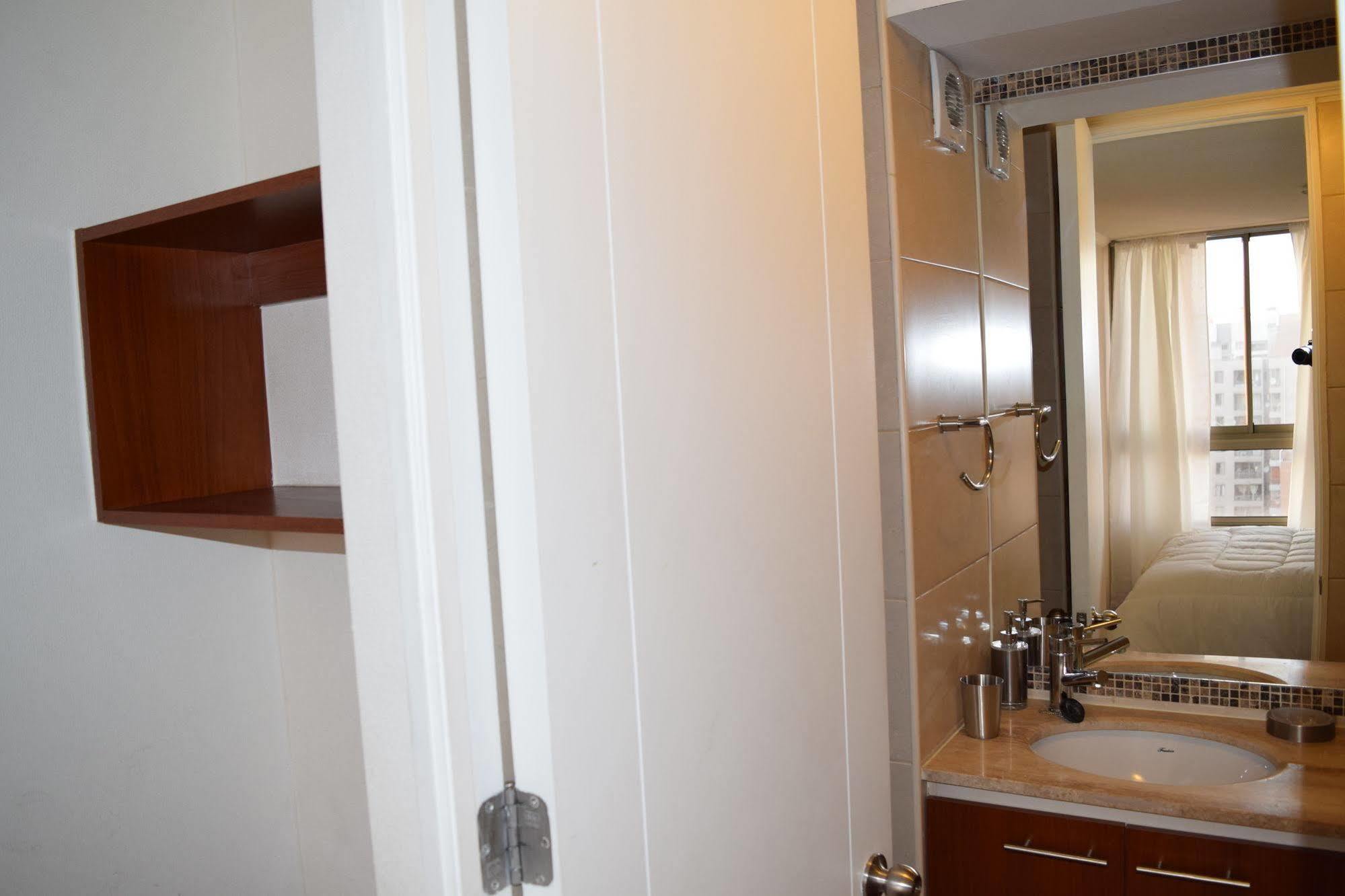 Sys Suites Tarapaca Santiago del Cile Esterno foto