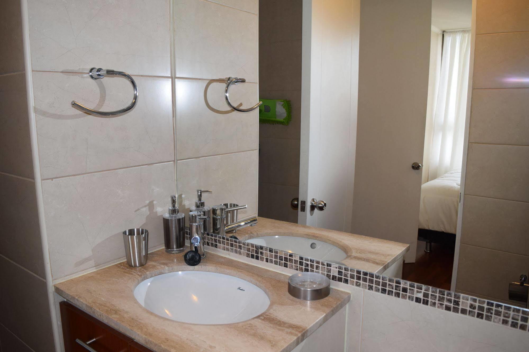 Sys Suites Tarapaca Santiago del Cile Esterno foto